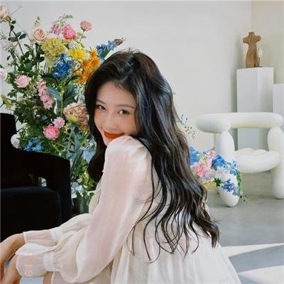 前程似锦的年轻女人